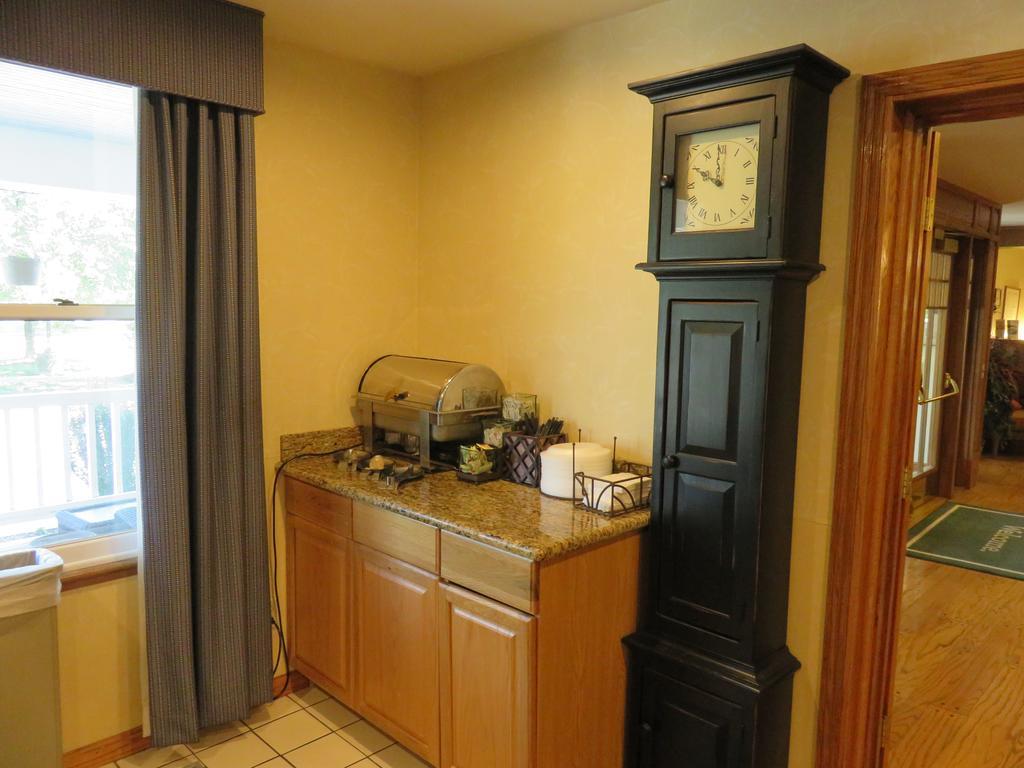 Country Inn & Suites By Radisson, Millville, Nj Bagian luar foto